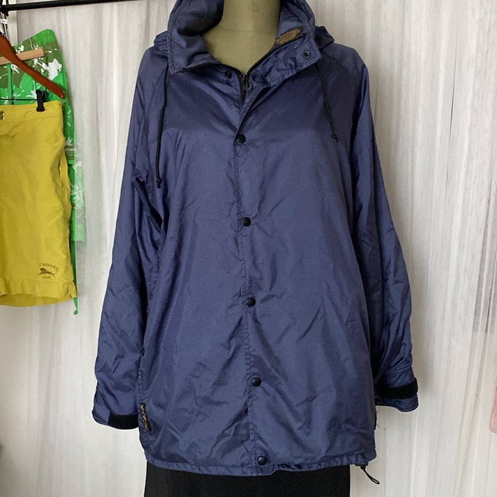 Kanuk lightweight nylon men’s blue rain, jacket, rolled up hood! Size 4 = XL